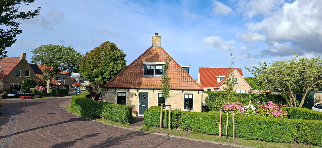 De boerderij van Trientje de Jong en Tjeerd Kooiker, in de volksmond Spiestrien en Sjapes Tjeerd